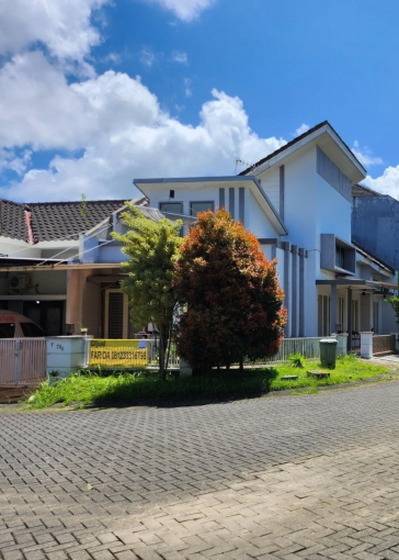 House for sale in Villa Puncak Tidar
