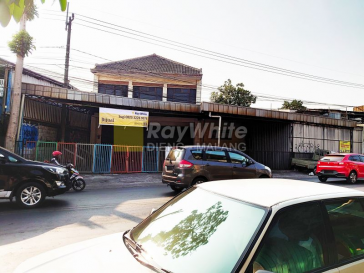 Business space for sale on Jl. Panji Suroso