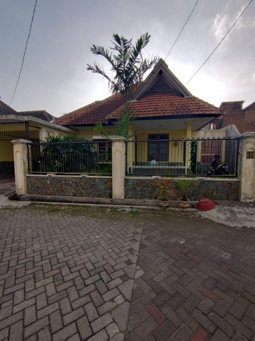 House for sale on Jl Manunggal Soekarno Hatta Malang