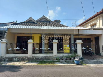 House for sale in Jl. Bantaran Barat II